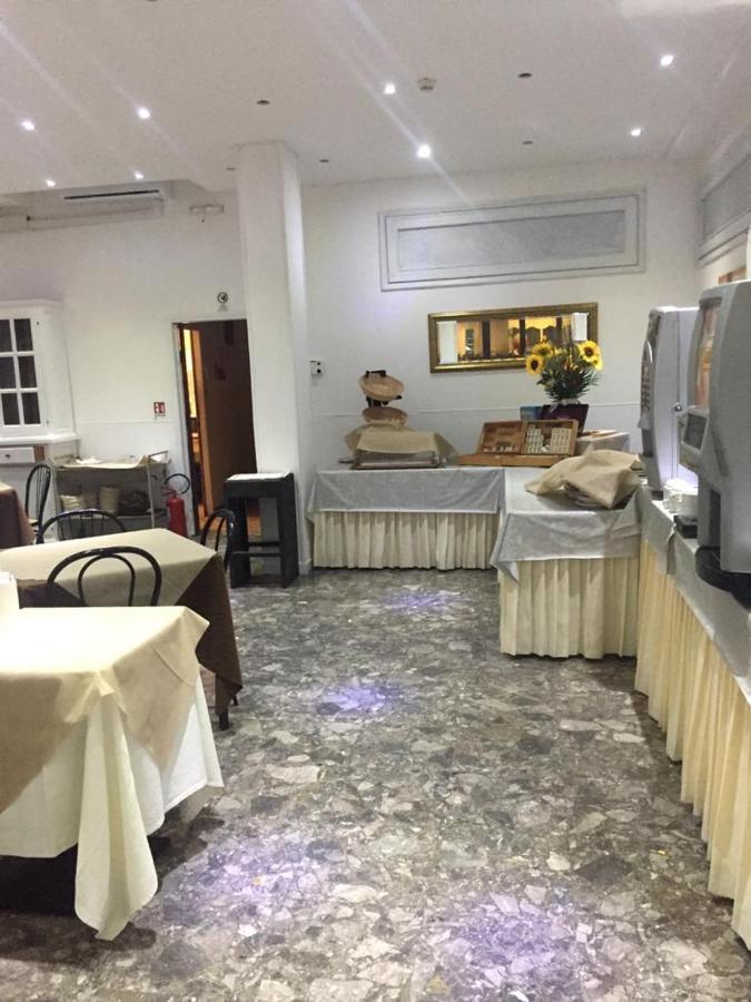 Hotel Piccari Nuova Gestione Rimini Exterior foto
