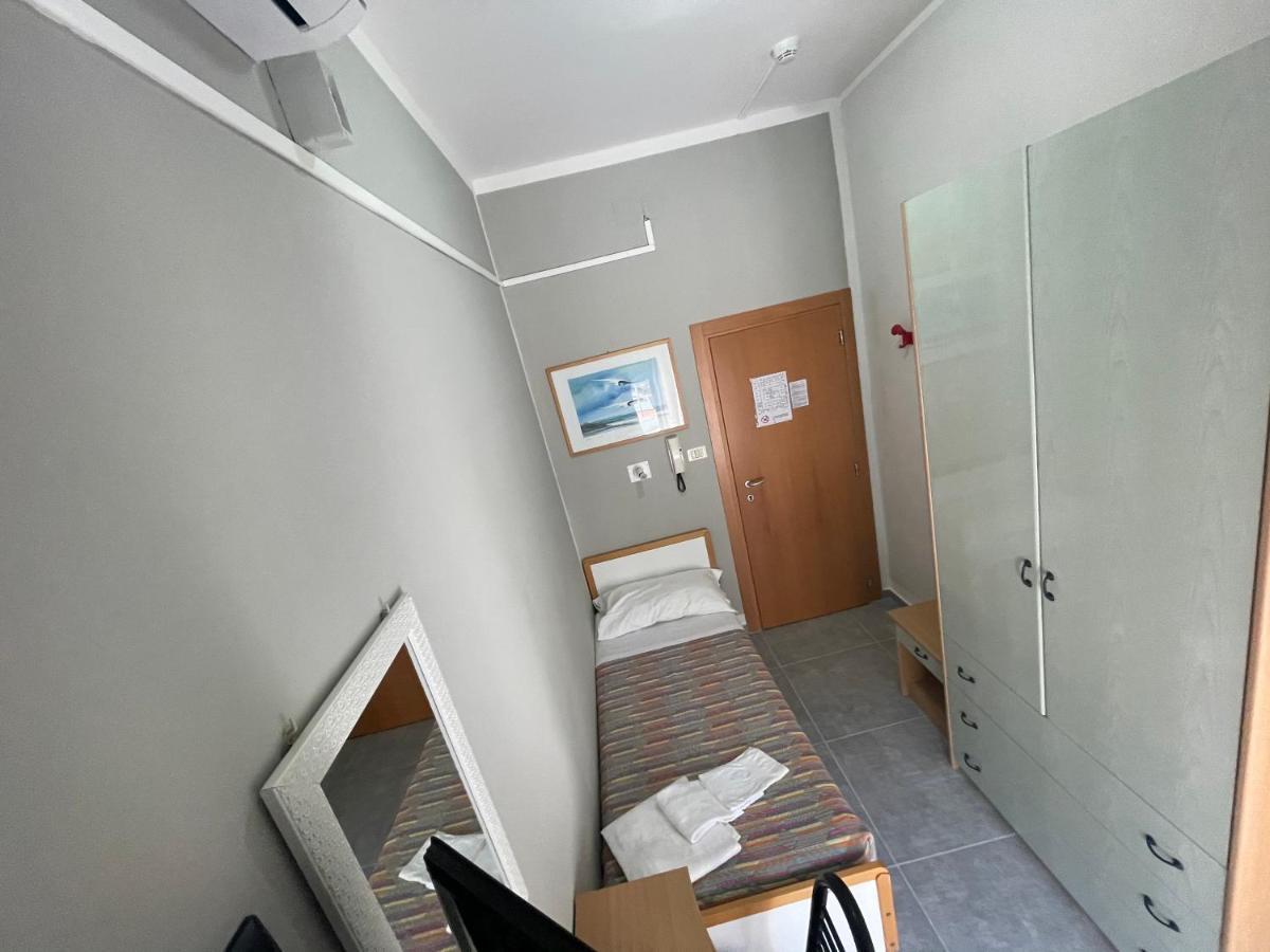 Hotel Piccari Nuova Gestione Rimini Exterior foto