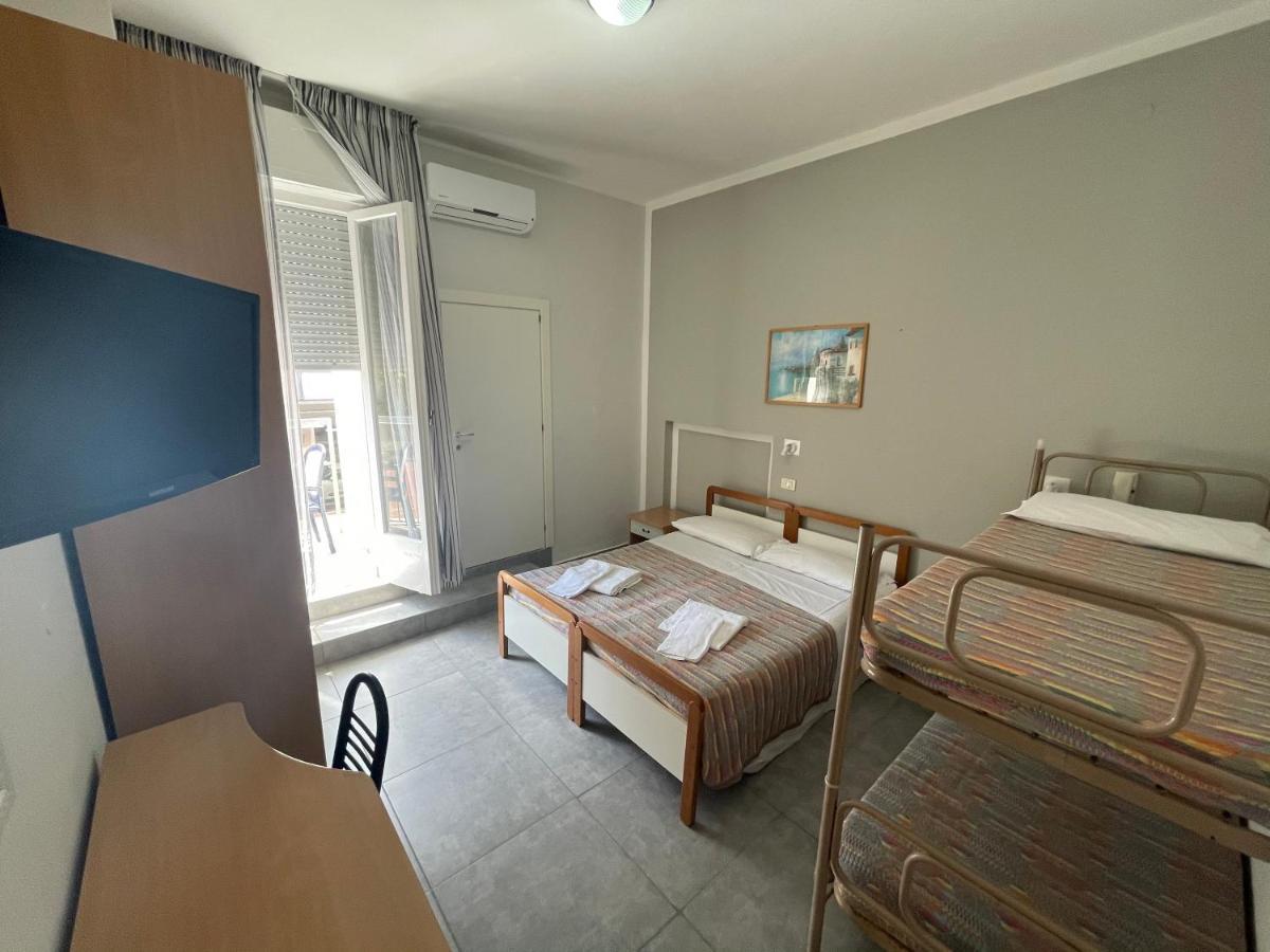 Hotel Piccari Nuova Gestione Rimini Exterior foto