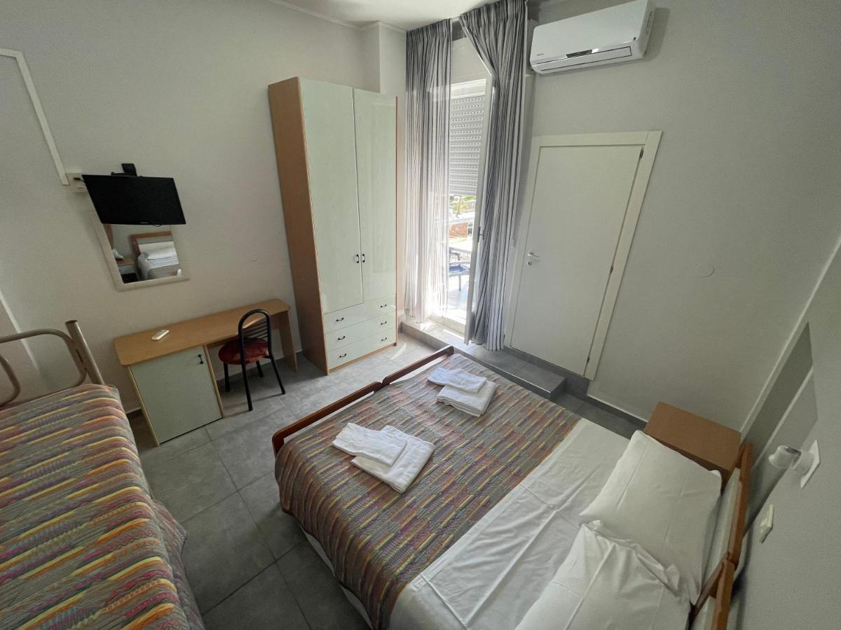 Hotel Piccari Nuova Gestione Rimini Exterior foto