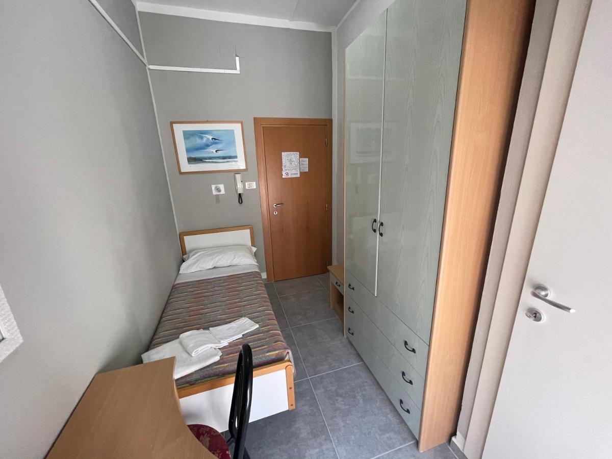 Hotel Piccari Nuova Gestione Rimini Exterior foto