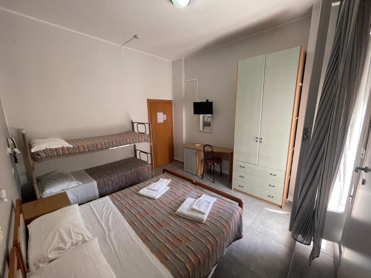 Hotel Piccari Nuova Gestione Rimini Exterior foto